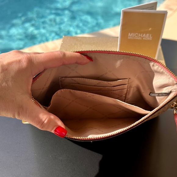 Michael Kors, Large Zip 2 in 1 Card Case and Wristlet - Picture 8 of 11